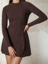 Prążkowana sukienka mini - brązowy. Brązowe sukienki damskie Sinsay, l, bez wzorów, prążkowane, bez kołnierzyka, bez ramiączek, mini. Za 39.99 zł.