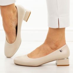 Cieliste czółenka damskie na obcasie Sergio Leone Pb417. Czółenka damskie Sergio Leone, bez wzorów, ze skóry, bez obcasa, na obcasie. Za 169.00 zł.