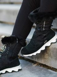 Kilpi Botki zimowe "Frozen" w kolorze czarnym rozmiar: 37. Czarne botki damskie Kilpi, na zimę, z materiału, bez obcasa, bez zapięcia. Za 304.99 zł.