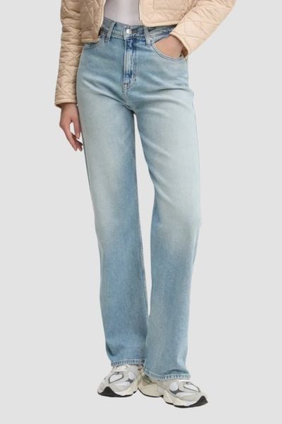 TOMMY JEANS Błękitne jeansy damskie, Rozmiar 27/30. Niebieskie jeansy damskie Tommy Jeans. W wyprzedaży za 294.99 zł.