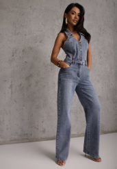 Niebieski Bawełniany Kombinezon Jeansowy z Dekoltem Halter i Kołnierzykiem Edaviann. Niebieskie kombinezony damskie Renee, l, bez wzorów, z bawełny, bez kołnierzyka, bez ramiączek. Za 169.99 zł.