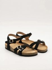 Bellucci Sandały w kolorze czarnym rozmiar: 36. Czarne sandały damskie Bellucci, bez wzorów, bez obcasa. Za 79.21 zł.