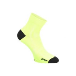Skarpetki na rower ROADR 500. Białe skarpetki damskie B'TWIN, bez wzorów, z elastanu. Za 19.99 zł.