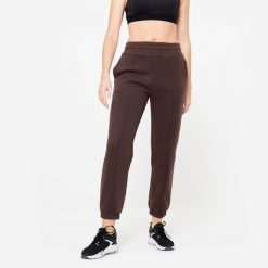 Spodnie dresowe damskie Domyos Gym & Pilates. Czerwone spodnie dresowe damskie DOMYOS, xl, z bawełny, na fitness i siłownię. W wyprzedaży za 79.99 zł.