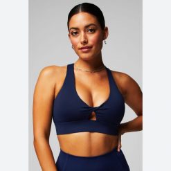 Biustonosz dla kobiet Fabletics Oasis Twist. Czerwone biustonosze FABLETICS, bez wzorów, z elastanu. Za 256.70 zł.