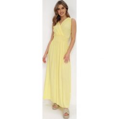 Żółta Sukienka Clymiolea. Żółte sukienki damskie Born2be, s, bez wzorów, z tkaniny, eleganckie, bez kołnierzyka, bez ramiączek, maxi, kopertowe. W wyprzedaży za 71.99 zł.