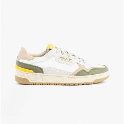 Tenisówki Victoria Model 8800124v Kolor Zielony. Białe trampki i tenisówki męskie VICTORIA, bez wzorów, ze skóry, bez zapięcia. Za 465.26 zł.