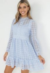 Jasnoniebieska Koronkowa Sukienka Mini z Falbanką Kamari. Niebieskie sukienki damskie Born2be, na lato, m, bez wzorów, z koronki, bez kołnierzyka, bez ramiączek, mini. W wyprzedaży za 183.99 zł.