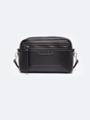 Torebka damska cross body z wymiennym paskiem czarna Mara 906. Czarne torebki klasyczne damskie Big Star, bez wzorów, ze skóry ekologicznej, bez dodatków. W wyprzedaży za 99.99 zł.