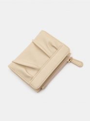 Mały portfel z ozdobnym marszczeniem - kremowy. Białe portfele damskie Sinsay, bez wzorów. Za 25.99 zł.