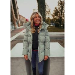 Damska kurtka jeździecka Ju & Pa Flaine. Niebieskie kurtki damskie JU ET PA, s, bez wzorów, z materiału, bez kaptura. Za 689.50 zł.