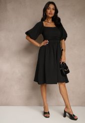 Czarna Rozkloszowana Sukienka z Bufiastymi Rękawami i Kwadratowym Dekoltem Mariwena. Czarne sukienki damskie Renee, na co dzień, l, bez wzorów, z jeansu, eleganckie, bez kołnierzyka, bez ramiączek, midi, dopasowane. Za 159.99 zł.