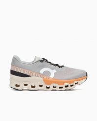 Buty do biegania męskie On Cloudmonster 2 glacier/tangerine. Brązowe obuwie do biegania damskie On. Za 781.90 zł.