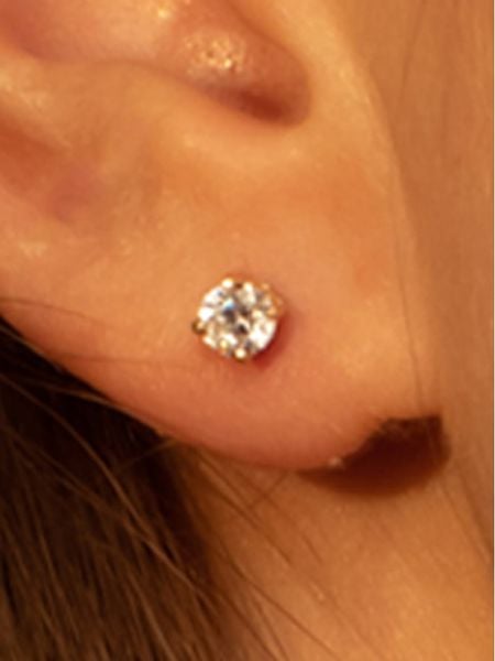 OR ÉCLAT Złote kolczyki-wkrętki "Simply you" z cyrkoniami rozmiar: onesize. Żółte kolczyki damskie Or Éclat, z cyrkonią, złote. Za 391.99 zł.