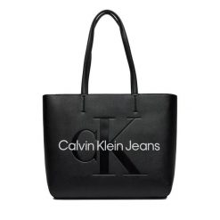 Torebka Calvin Klein Jeans. Czarne torebki klasyczne damskie Calvin Klein Jeans, bez wzorów, z jeansu, bez dodatków. Za 339.99 zł.