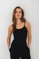 TOP SIA CZARNY L - Flawless. Czarne topy damskie Flawless, l, bez wzorów, z jeansu, bez kołnierzyka. Za 137.00 zł.