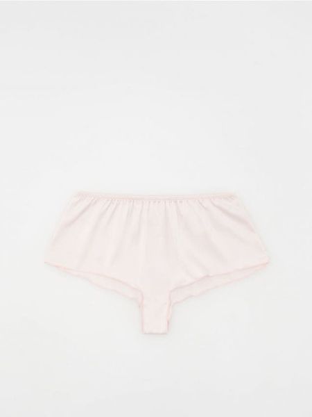 Satynowe szorty - pastelowy róż. Czerwone szorty damskie Reserved, bez wzorów, z satyny. W wyprzedaży za 29.99 zł.