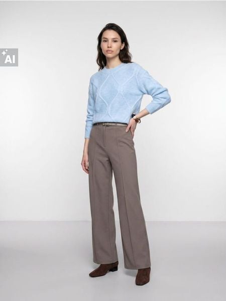 Sweter z dekoracyjnym splotem - błękitny. Niebieskie swetry klasyczne damskie Sinsay, l, ze splotem, bez kołnierzyka. Za 59.99 zł.