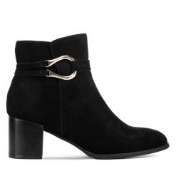 Botki Lasocki. Czarne botki damskie Lasocki, bez obcasa, na słupku, bez zapięcia. Za 279.99 zł.