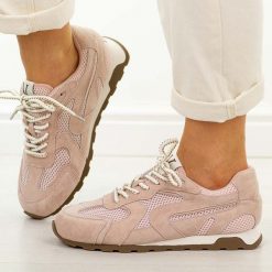 Różowe skórzane półbuty damskie Vinceza 86426. Czerwone półbuty damskie VINCEZA, bez wzorów, z jeansu, eleganckie, z okrągłym noskiem, bez obcasa, na płaskiej podeszwie. Za 249.00 zł.