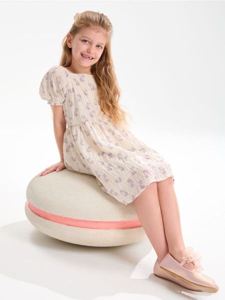 Sukienka z bufiastymi rękawami - wielobarwny. Sukienki dziewczęce Sinsay, bez wzorów, bez ramiączek. Za 35.99 zł.