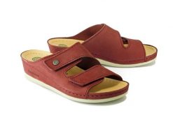 DR. BRINKMANN 701049-41 bordeaux, klapki profilaktyczne damskie. Czerwone klapki damskie Dr. Brinkmann, bez wzorów, ze skóry, bez obcasa. Za 247.92 zł.