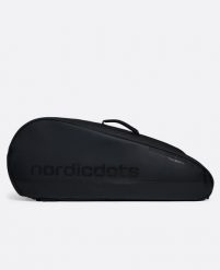 Torba tenisowa dla dorosłych na 12 rakiet PRO – Stealth Black. Czarne torebki klasyczne damskie NORDICDOTS, bez wzorów, z materiału, bez dodatków. Za 780.00 zł.