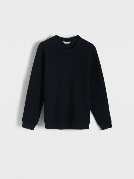 Wiskozowy sweter - czarny. Czarne swetry męskie Reserved, l, bez wzorów, z dzianiny, bez kołnierzyka. W wyprzedaży za 49.99 zł.