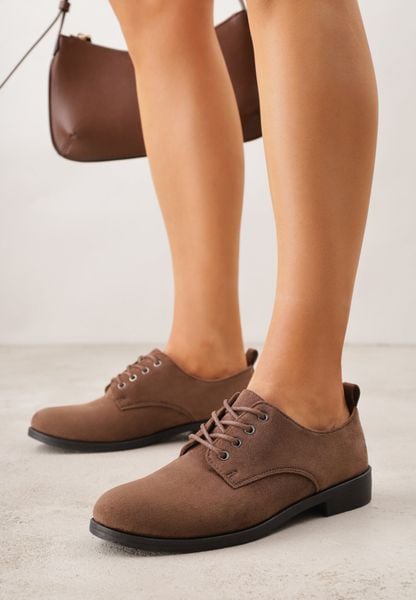 Brązowe Półbuty Oksfordki Yotella. Brązowe półbuty damskie Born2be, bez wzorów, z jeansu, klasyczne, bez obcasa, na płaskiej podeszwie. Za 79.99 zł.