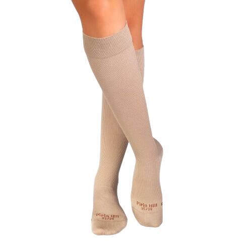 Skarpety uciskowe o długości 3/4 wykonane z beżowej bawełny merceryzowanej. Brązowe skarpetki damskie OEM, bez wzorów, z bawełny. W wyprzedaży za 85.02 zł.