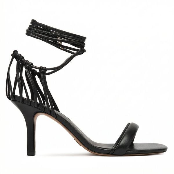 Sandały Patrizia Pepe. Czarne sandały damskie Patrizia Pepe, bez wzorów, bez obcasa, na szpilce. Za 1,269.00 zł.