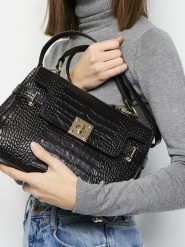 Christian Laurier Skórzana torebka "Swan Croco" w kolorze czarnym - 28 x 20 x 11 cm rozmiar: onesize. Czarne torebki klasyczne damskie Christian Laurier, bez wzorów, z materiału, bez dodatków. Za 304.99 zł.