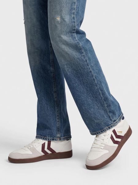 Buty halowe Hummel Perfekt SP. Białe buty sportowe na co dzień męskie HUMMEL, z materiału, bez zapięcia, do piłki ręcznej. Za 200.45 zł.