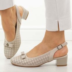 Sandały Wt damskie na obcasie M.Daszyński Sa210-15. Szare sandały damskie M.Daszyński, z aplikacjami, ze skóry, bez obcasa, na obcasie. Za 179.00 zł.