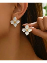 Atelier MIU Pozłacane kolczyki-wkrętki rozmiar: onesize. Białe kolczyki damskie atelier MIU, pozłacane. Za 34.99 zł.