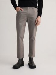 Spodnie slim fit z modalem - szary. Szare spodnie materiałowe męskie Reserved, bez wzorów, z tkaniny. W wyprzedaży za 79.99 zł.