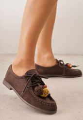 Ciemnobrązowe Mokasyny VICES ze Skórzaną Wkładką i Pomponami Loraerin. Brązowe mokasyny damskie Renee, z materiału. Za 89.99 zł.