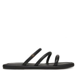 Klapki Tommy Hilfiger. Czarne klapki damskie Tommy Hilfiger, bez wzorów, bez obcasa. Za 259.99 zł.