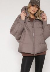 Ciemnobeżowa Pikowana Kurtka o Kroju Oversize z Kapturem Mevisana. Brązowe kurtki damskie Born2be, na zimę, l, bez wzorów, z dzianiny, z kapturem. Za 289.99 zł.