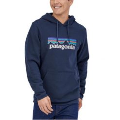 Bluza z kapturem męska P-6 Logo Uprisal Hoody. Niebieskie bluzy z kapturem męskie Patagonia, m. Za 358.99 zł.