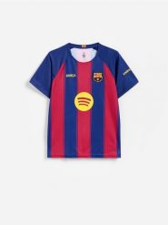 T-shirt FC Barcelona - granatowy. Niebieskie t-shirty męskie Reserved, l, bez wzorów, z dzianiny, bez kołnierzyka. Za 199.99 zł.