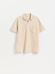 Strukturalna koszulka polo comfort fit - beżowy. Brązowe koszulki polo męskie Reserved, l, bez wzorów, z bawełny, bez ramiączek. Za 99.99 zł.