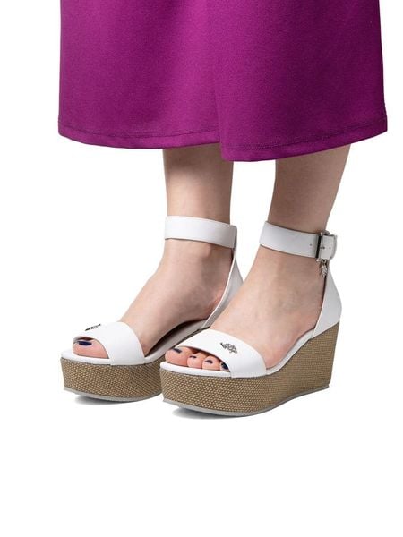 U.S. Polo Assn. Sandały w kolorze białym na koturnie rozmiar: 39. Białe sandały damskie U.S. Polo Assn., bez wzorów, bez obcasa, na koturnie. Za 217.99 zł.