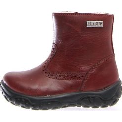 Skórzane botki "Braz" w kolorze czerwonym. Czerwone botki dziewczęce Naturino, bez wzorów, z wełny, bez ramiączek. W wyprzedaży za 175.95 zł.