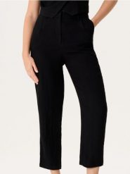 Eleganckie spodnie z zakładkami - czarny. Czarne spodnie materiałowe damskie Sinsay, bez wzorów, eleganckie. W wyprzedaży za 33.99 zł.