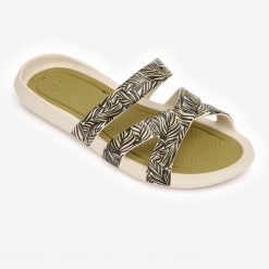 Klapki basenowe damskie Nabaiji 500. Brązowe klapki damskie NABAIJI, bez wzorów, bez obcasa. W wyprzedaży za 49.99 zł.