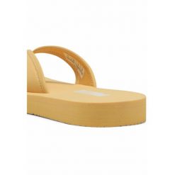 Damskie klapki Sandy PUMA Almost Apricot White Orange. Białe klapki damskie Puma, bez wzorów, bez obcasa. W wyprzedaży za 119.00 zł.