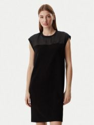 KARL LAGERFELD Sukienka codzienna B2W13033 Czarny Regular Fit. Czarne sukienki damskie Karl Lagerfeld, na co dzień, m, bez wzorów, z syntetyku, bez kołnierzyka, bez ramiączek, proste. Za 779.99 zł.