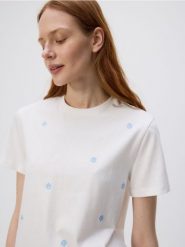 T-shirt z haftem - biały. Białe t-shirty damskie Reserved, l, bez wzorów, z bawełny, bez kołnierzyka. Za 45.99 zł.