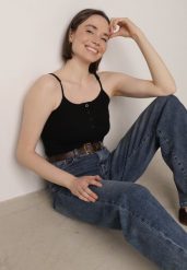 Czarny Top na Ramiączkach z Prążkowanej Tkaniny z Bawełny z Guzikami Bermisa. Czarne topy damskie Born2be, m, bez wzorów, z bawełny, bez kołnierzyka. Za 29.99 zł.